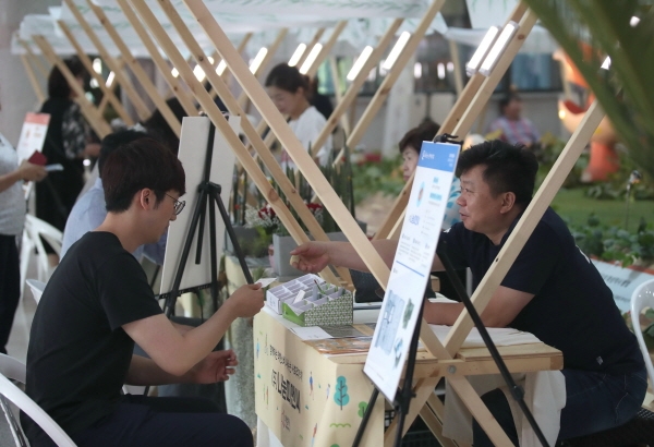 12일부터 13일까지 화성시청 로비에서 사회적기업 판로개척을 위한 공공구매 상담회가 시행됐다.