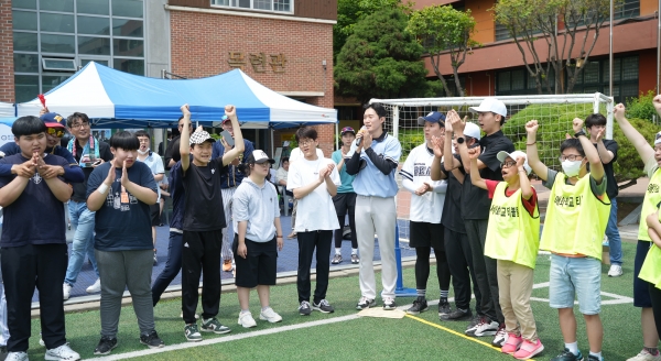 사진=시합 후 서로 격려의 박수를 보내는 양 팀 선수들 [협회제공]