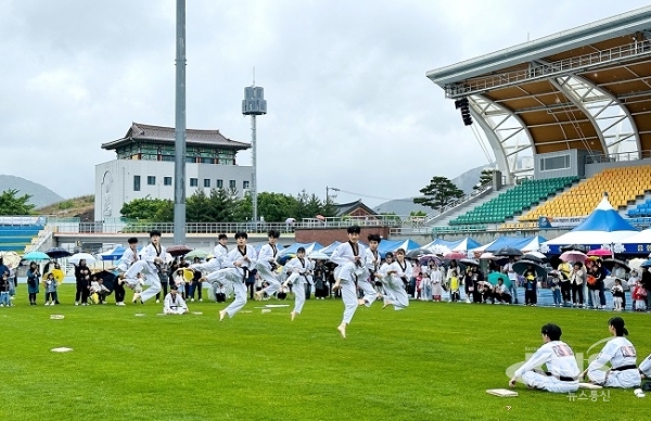 경일대학교 태권도 시범단이 경산