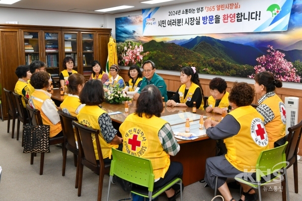 박남서 영주시장과 참석자들이 현안에 대해 가감 없이 소통하고 있다. [사진=영주시]