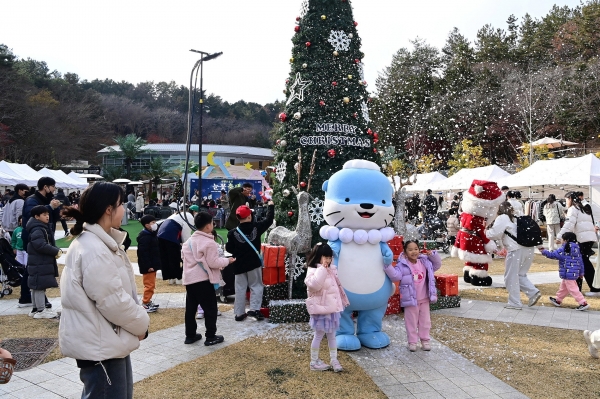 진주시 진양호 눈꽃축제 모습. 사진제공=진주시청.